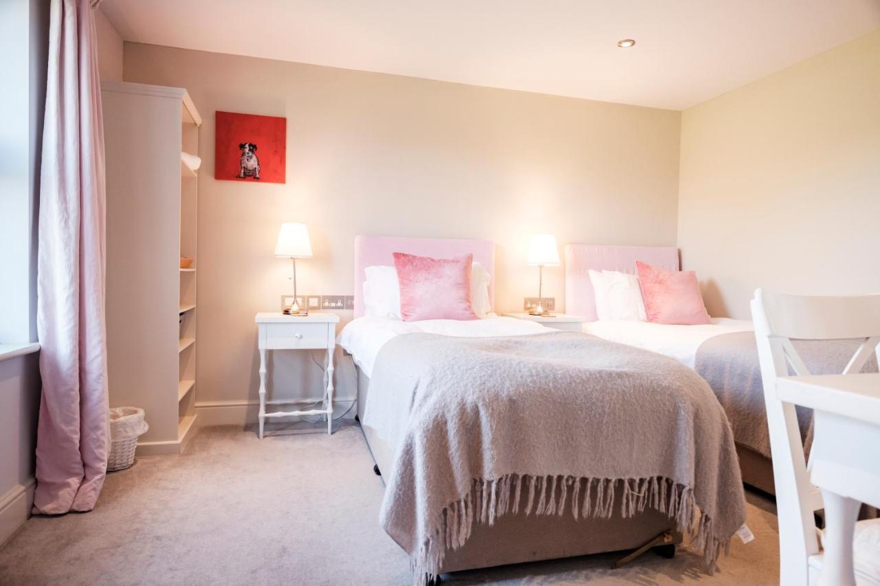 The Bower Inn ブリッジウォーター エクステリア 写真 A bedroom at The Old Vicarage