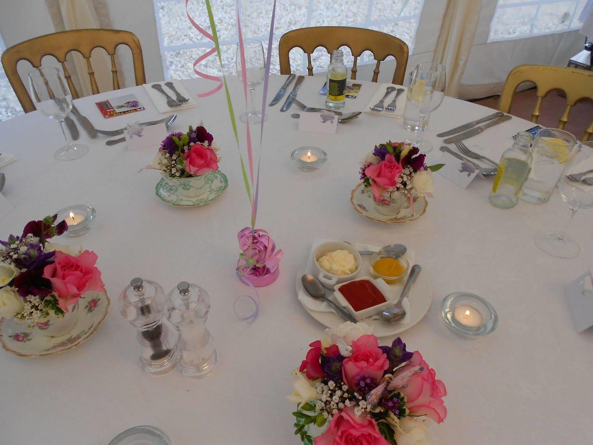 The Bower Inn ブリッジウォーター エクステリア 写真 A table set for a wedding breakfast